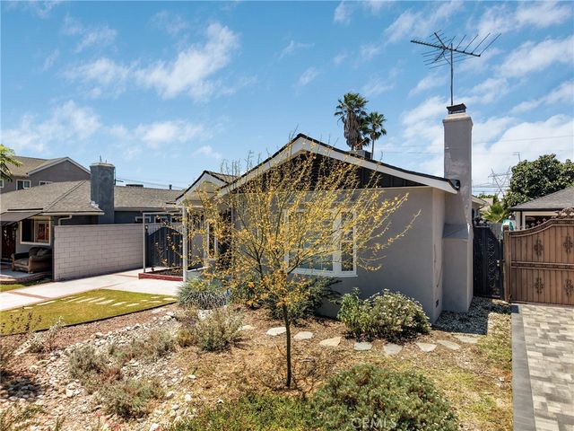 6127 Denny, North Hollywood, CA 91606