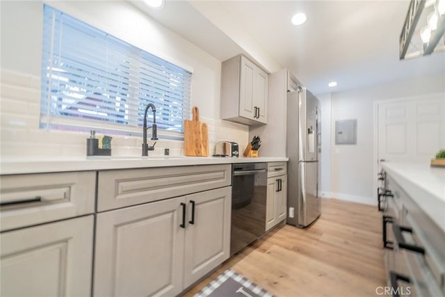 707 Rocky, Crestline, CA 92325