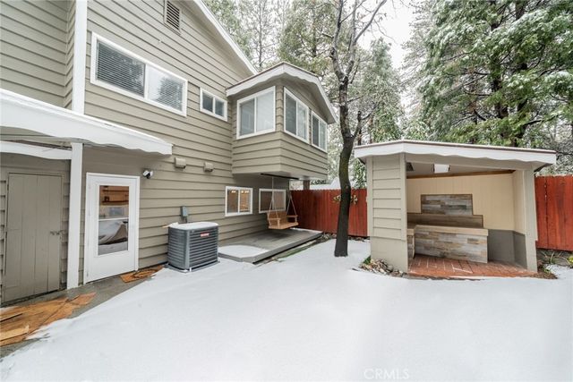 707 Rocky, Crestline, CA 92325