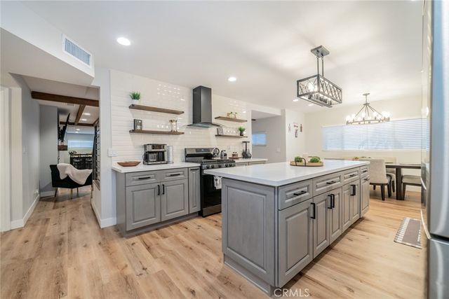 707 Rocky, Crestline, CA 92325