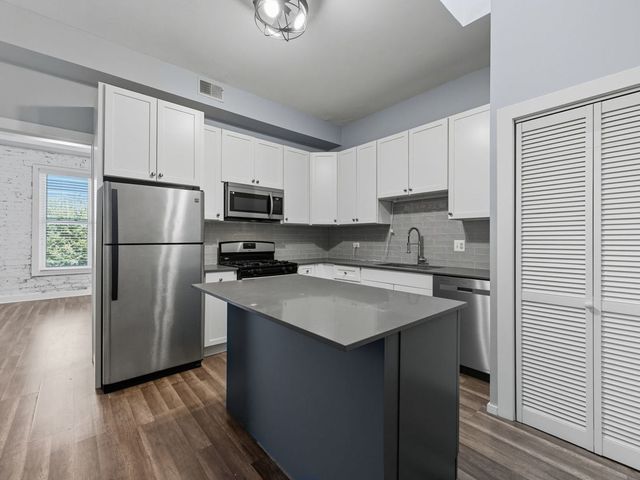 2370 N Elston Court 2F, Chicago, IL 60614