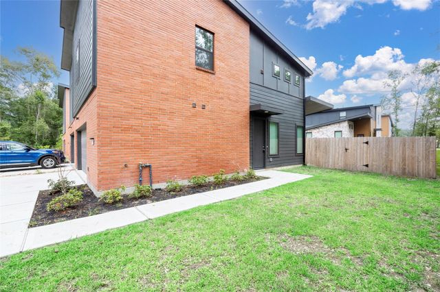 2521 Appian Way B, Roman Forest, TX 77357
