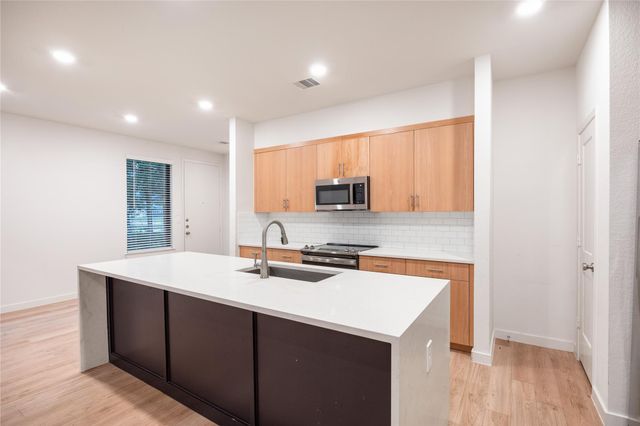 2521 Appian Way B, Roman Forest, TX 77357