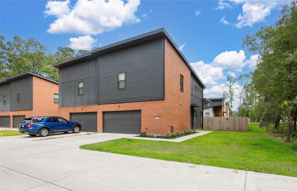 2521 Appian Way B, Roman Forest, TX 77357