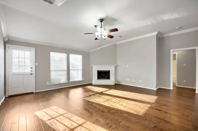915 Hidden Oaks Drive, Burleson, TX 76028