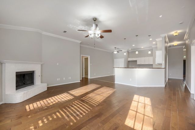 915 Hidden Oaks Drive, Burleson, TX 76028