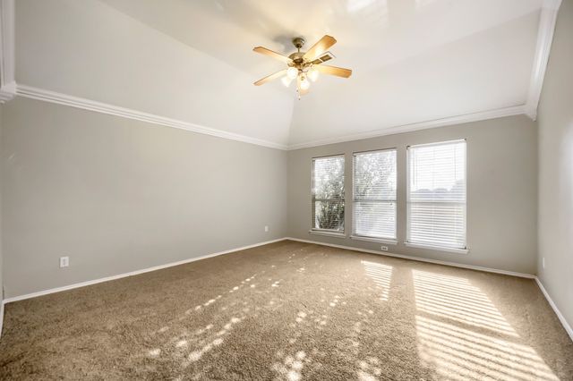 915 Hidden Oaks Drive, Burleson, TX 76028
