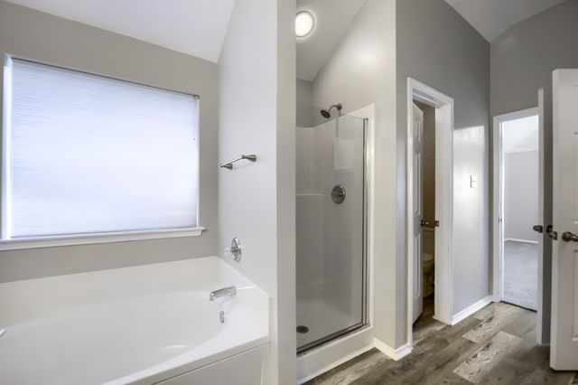 915 Hidden Oaks Drive, Burleson, TX 76028
