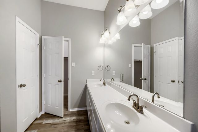 915 Hidden Oaks Drive, Burleson, TX 76028