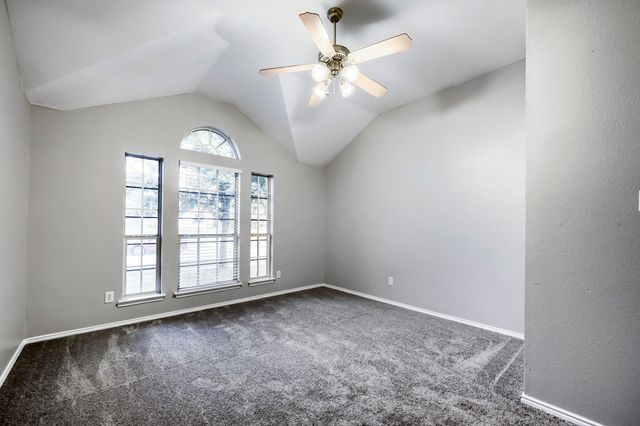 915 Hidden Oaks Drive, Burleson, TX 76028