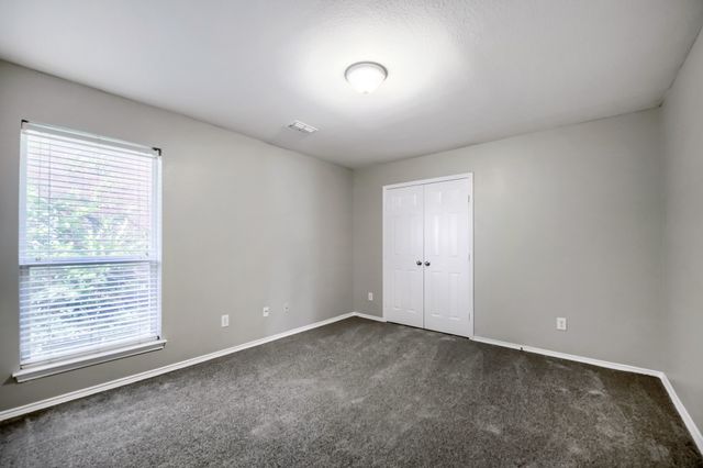 915 Hidden Oaks Drive, Burleson, TX 76028
