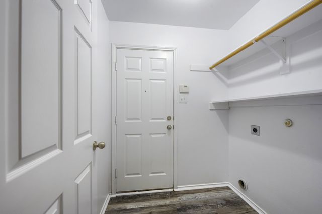 915 Hidden Oaks Drive, Burleson, TX 76028