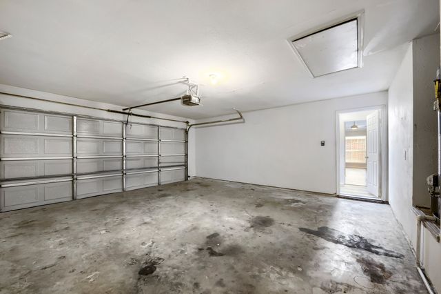 915 Hidden Oaks Drive, Burleson, TX 76028