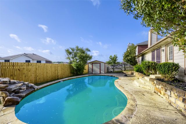 915 Hidden Oaks Drive, Burleson, TX 76028