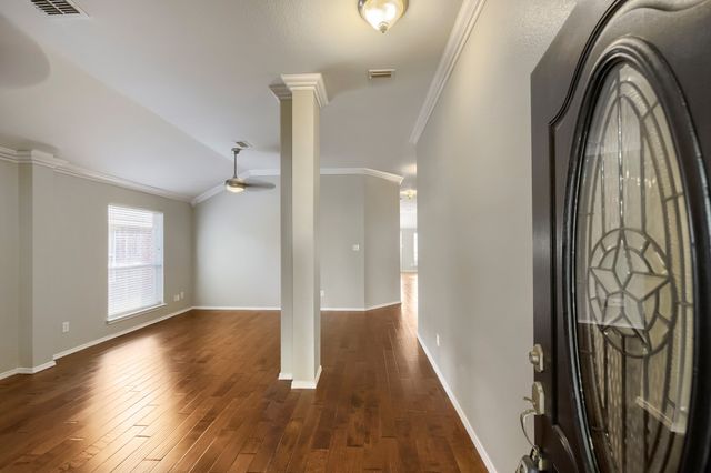 915 Hidden Oaks Drive, Burleson, TX 76028