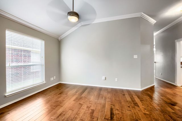 915 Hidden Oaks Drive, Burleson, TX 76028