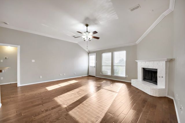 915 Hidden Oaks Drive, Burleson, TX 76028