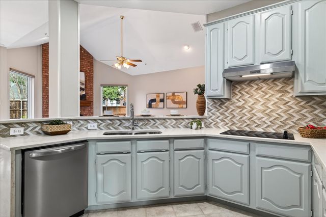 3765 Waterside Court, Addison, TX 75001