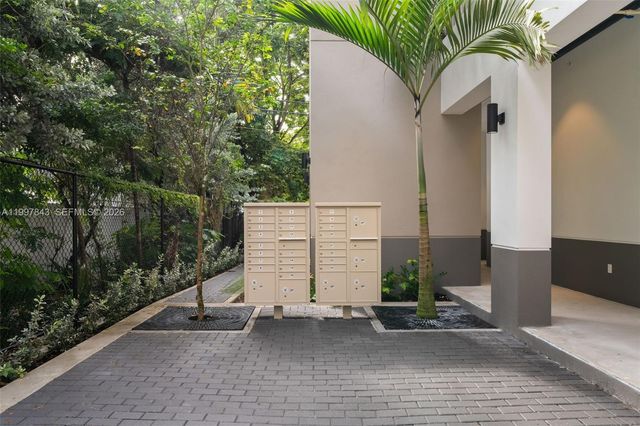 650 SW 1st St 304, Miami, FL 33130