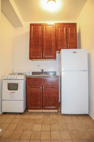 7455 N Greenview Avenue 214, Chicago, IL 60626