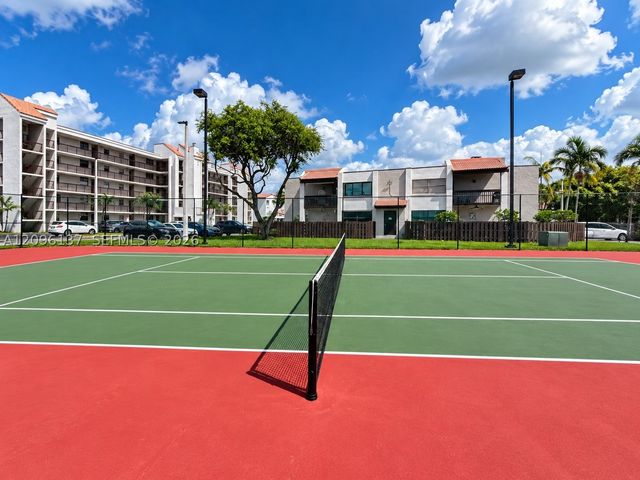10135 NW 9th St Cir 5-106, Miami, FL 33172