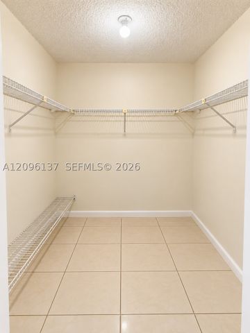 10135 NW 9th St Cir 5-106, Miami, FL 33172