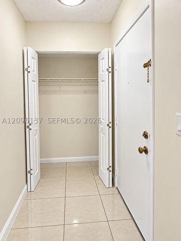 10135 NW 9th St Cir 5-106, Miami, FL 33172