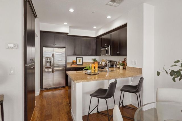 584 San Posadas Terrace 100, Sunnyvale, CA 94085