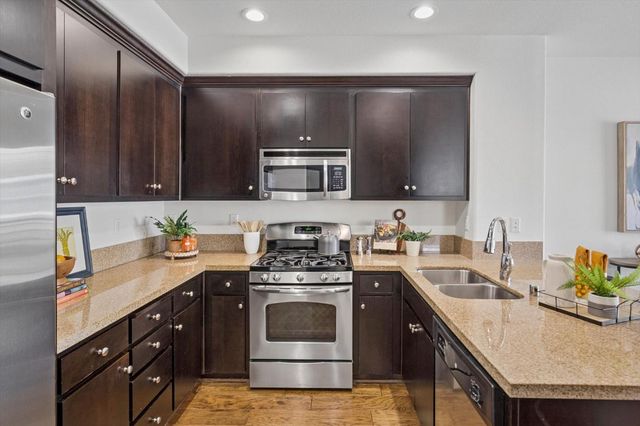 584 San Posadas Terrace 100, Sunnyvale, CA 94085