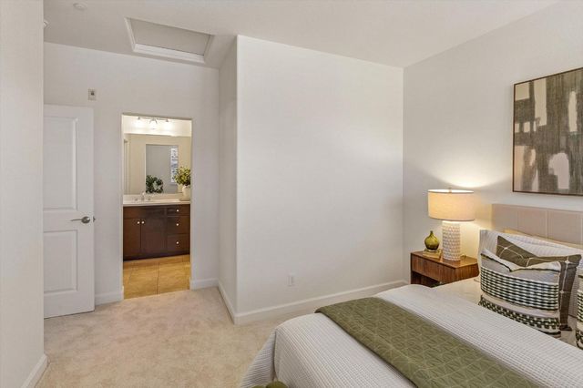 584 San Posadas Terrace 100, Sunnyvale, CA 94085