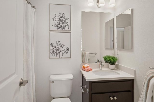 584 San Posadas Terrace 100, Sunnyvale, CA 94085