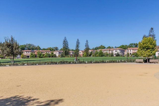 584 San Posadas Terrace 100, Sunnyvale, CA 94085