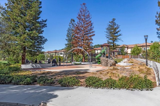 584 San Posadas Terrace 100, Sunnyvale, CA 94085