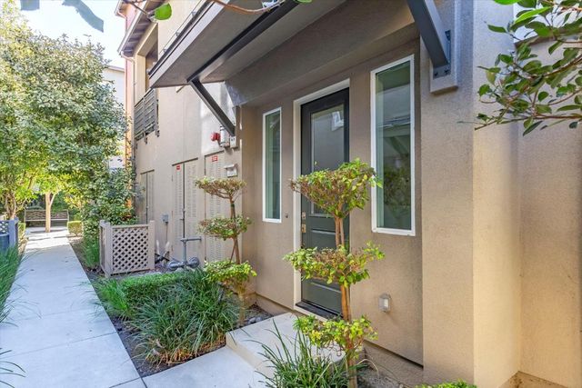 584 San Posadas Terrace 100, Sunnyvale, CA 94085