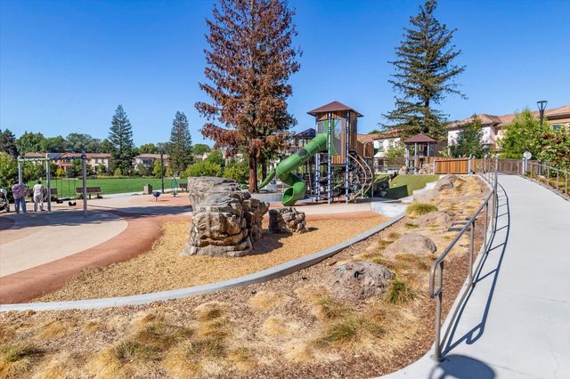 584 San Posadas Terrace 100, Sunnyvale, CA 94085