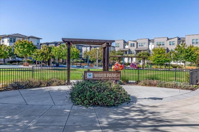 584 San Posadas Terrace 100, Sunnyvale, CA 94085