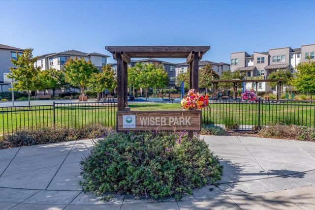 584 San Posadas Terrace 100, Sunnyvale, CA 94085