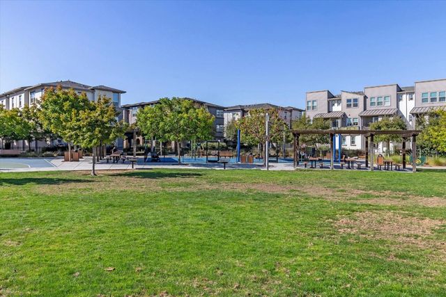 584 San Posadas Terrace 100, Sunnyvale, CA 94085