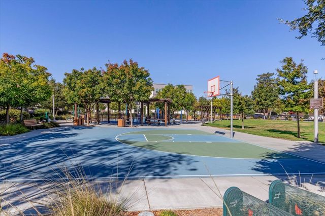 584 San Posadas Terrace 100, Sunnyvale, CA 94085