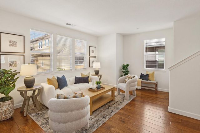 584 San Posadas Terrace 100, Sunnyvale, CA 94085