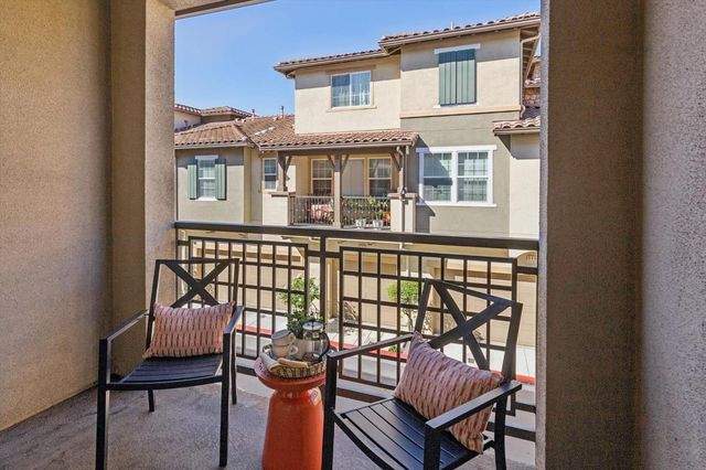 584 San Posadas Terrace 100, Sunnyvale, CA 94085