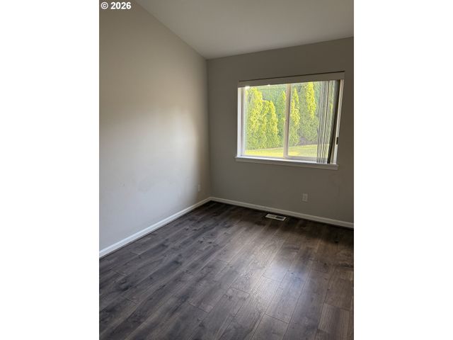 19208 COKERON Dr, Oregon City, OR 97045