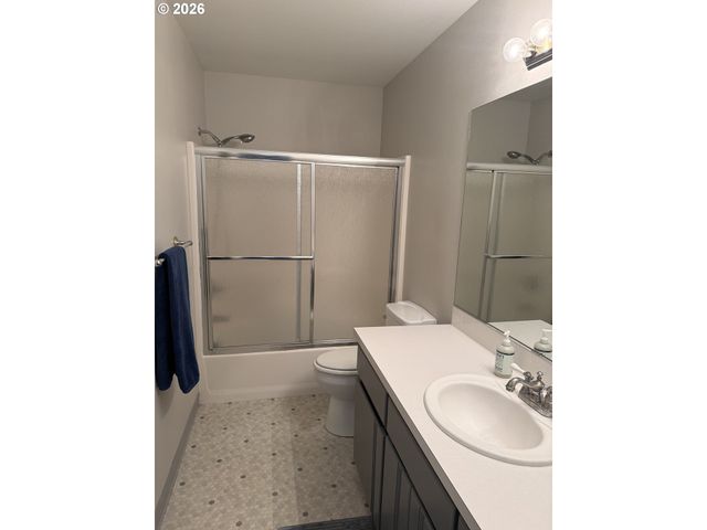 19208 COKERON Dr, Oregon City, OR 97045
