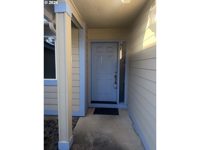 19208 COKERON Dr, Oregon City, OR 97045