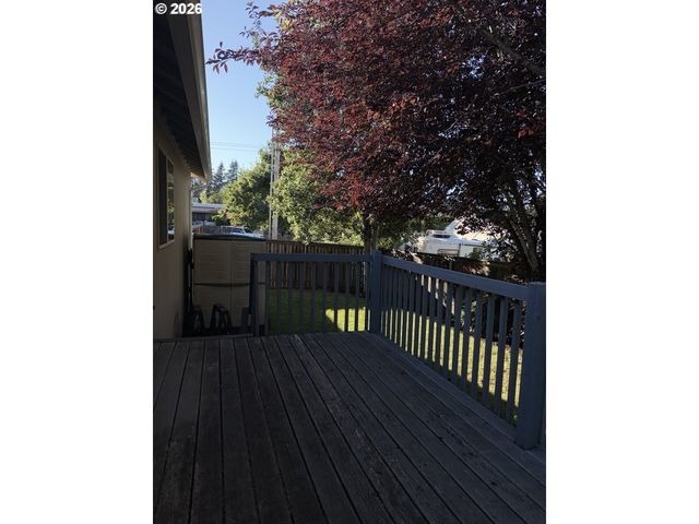 19208 COKERON Dr, Oregon City, OR 97045