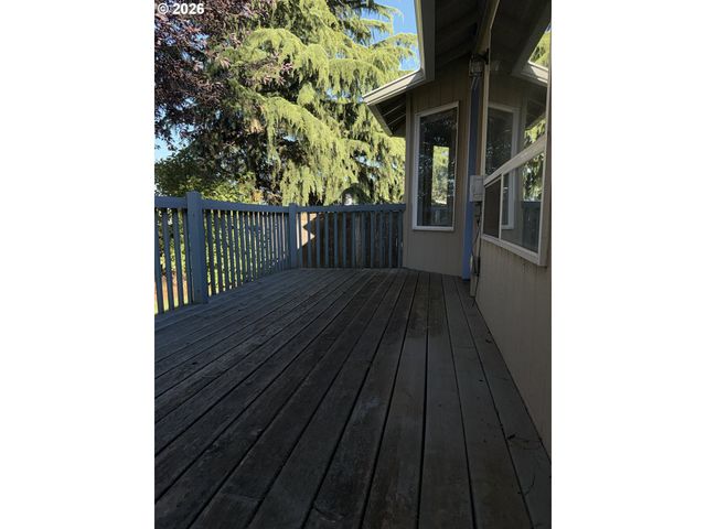 19208 COKERON Dr, Oregon City, OR 97045