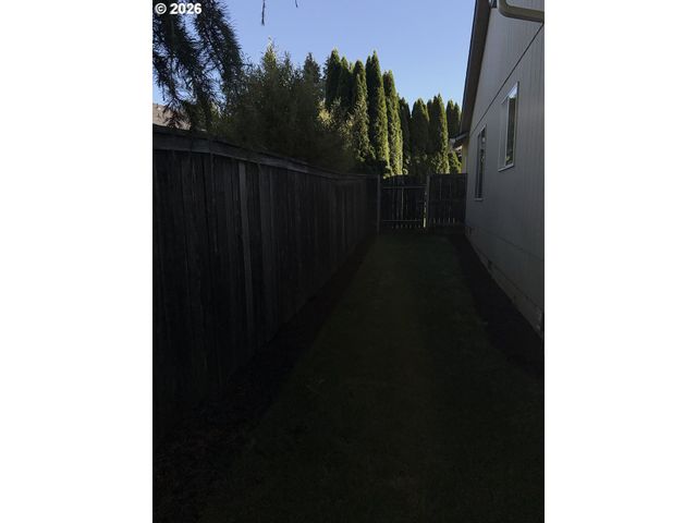 19208 COKERON Dr, Oregon City, OR 97045
