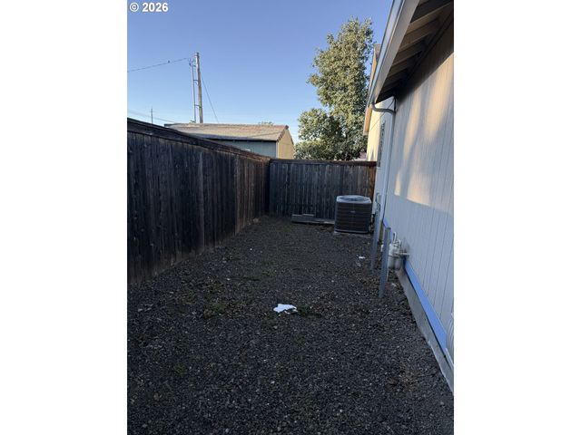 19208 COKERON Dr, Oregon City, OR 97045