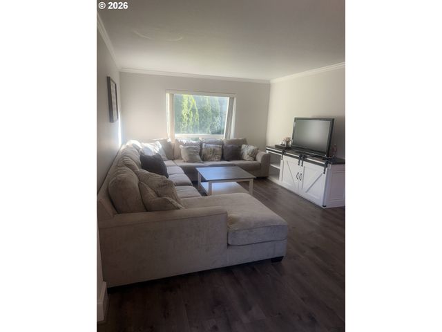 19208 COKERON Dr, Oregon City, OR 97045