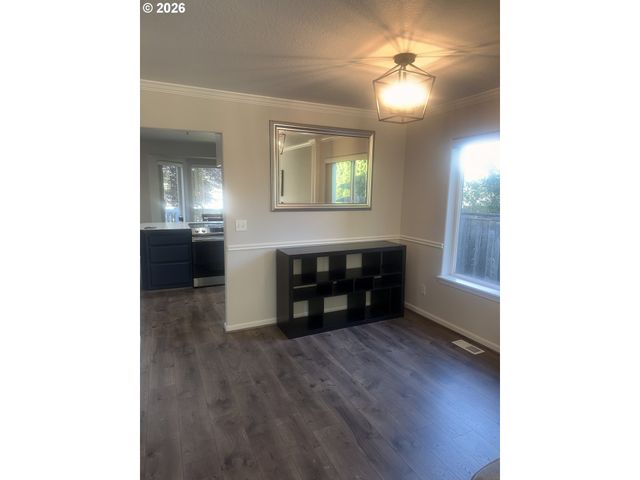 19208 COKERON Dr, Oregon City, OR 97045